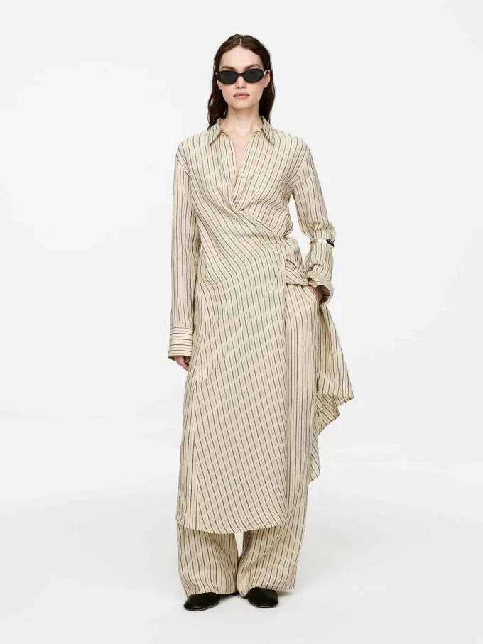 Vestido de lino con detalle cruzado