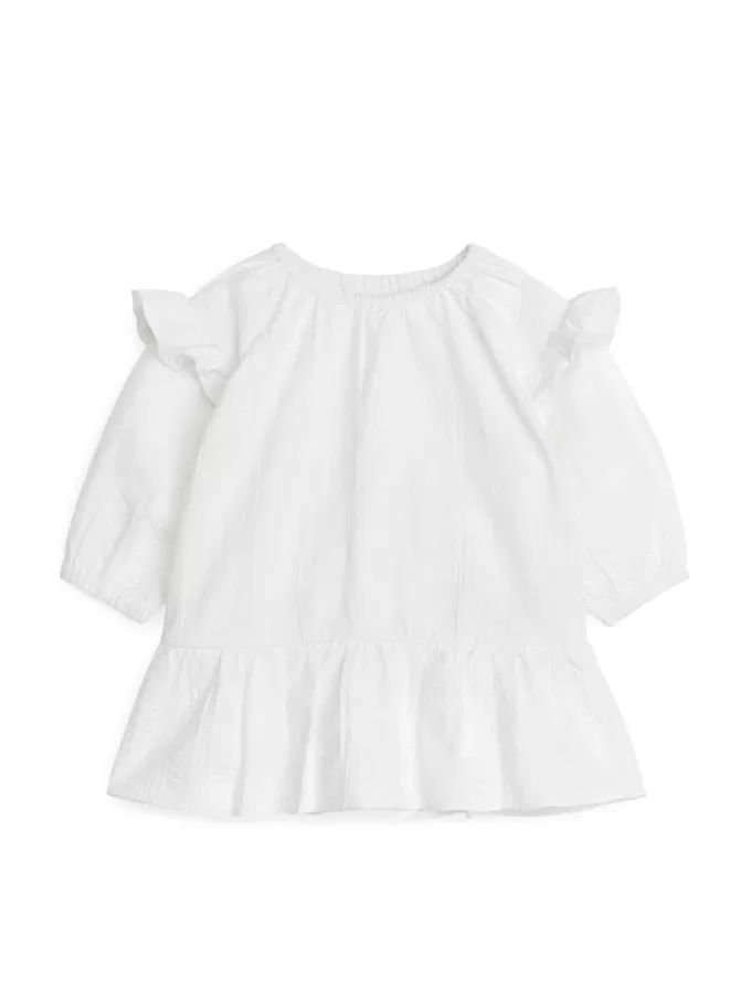 Vestido de sirsaca con volantes Vestido de sirsaca con volantes