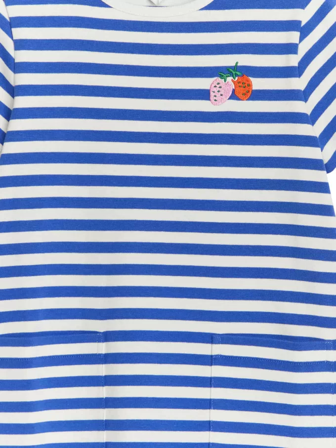 Vestido estilo camiseta bordado Vestido estilo camiseta bordado