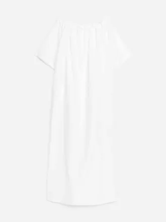 Vestido largo con hombros descubiertos