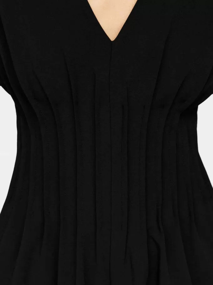 Vestido plisado con cuello en V Vestido plisado con cuello en V