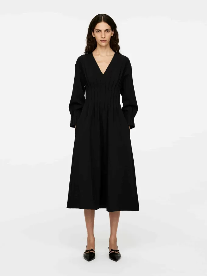 Vestido plisado con cuello en V Vestido plisado con cuello en V