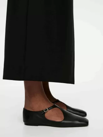 Zapatos planos de cuero con hebillas